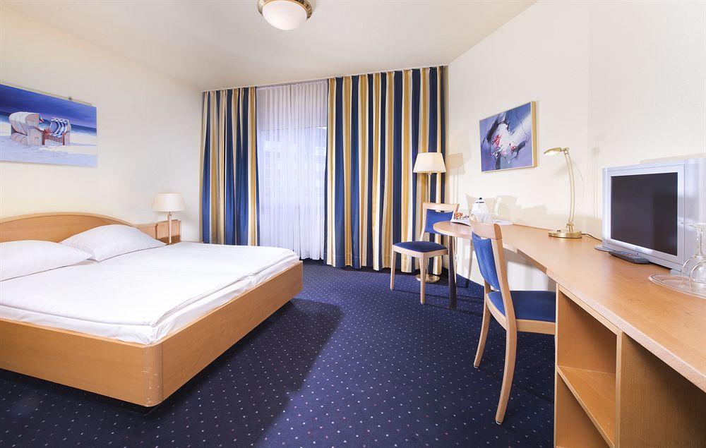 Отель Tryp By Wyndham Luebeck Aquamarin Экстерьер фото