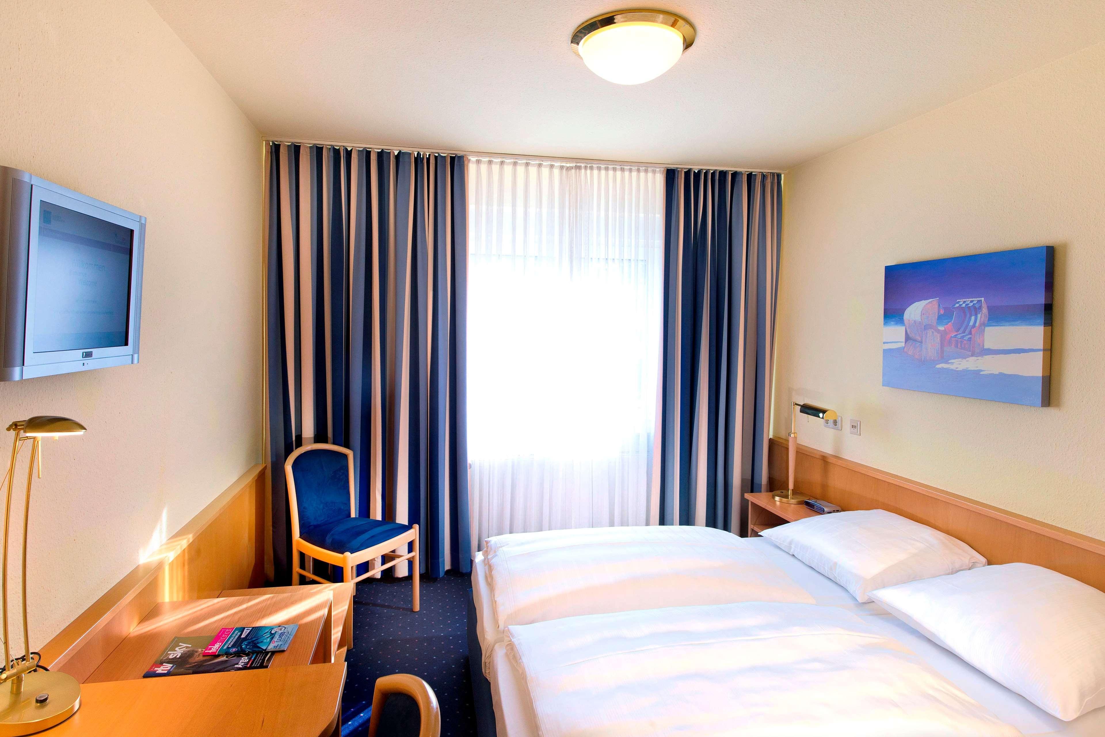 Отель Tryp By Wyndham Luebeck Aquamarin Номер фото
