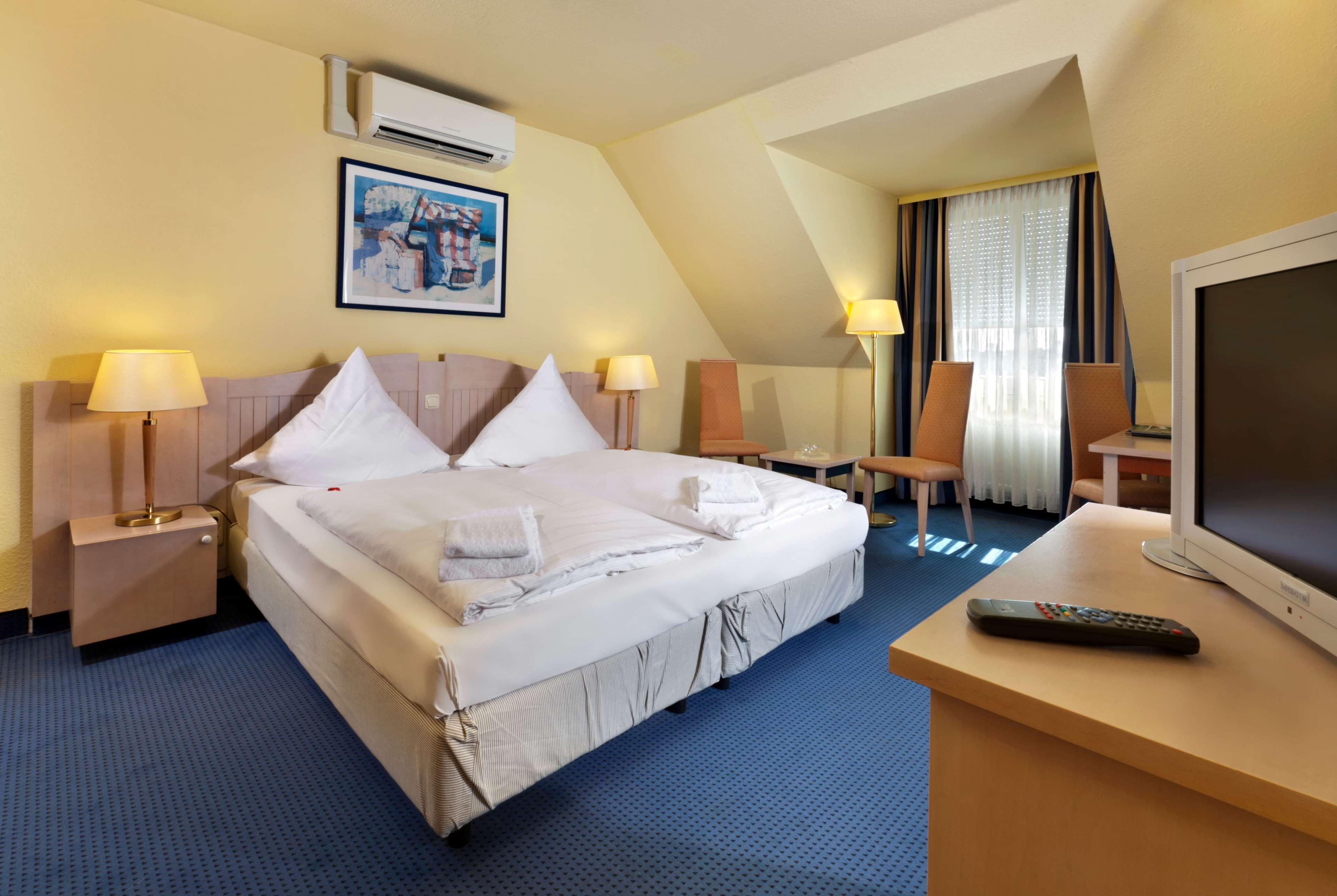 Отель Tryp By Wyndham Luebeck Aquamarin Номер фото