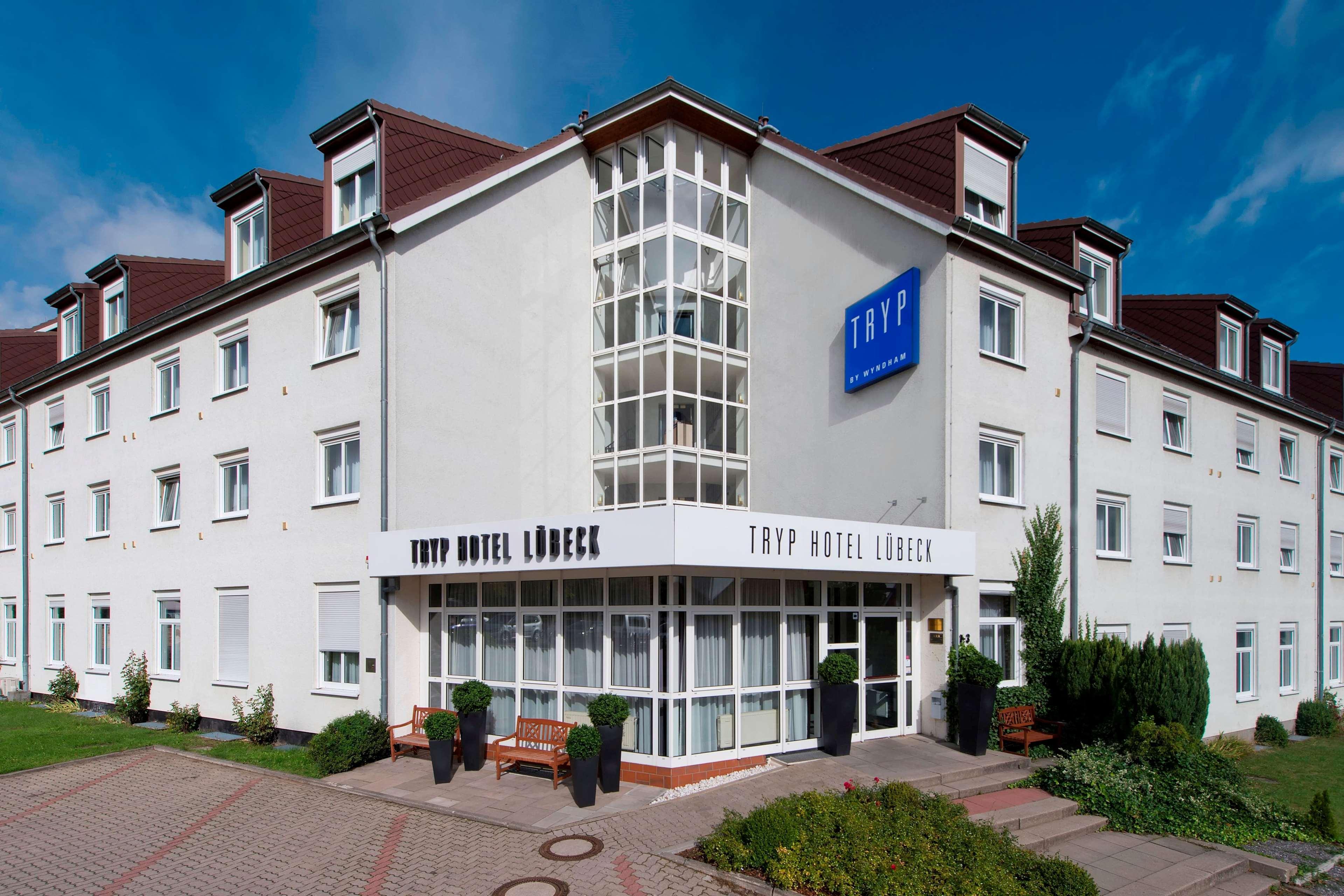 Отель Tryp By Wyndham Luebeck Aquamarin Экстерьер фото