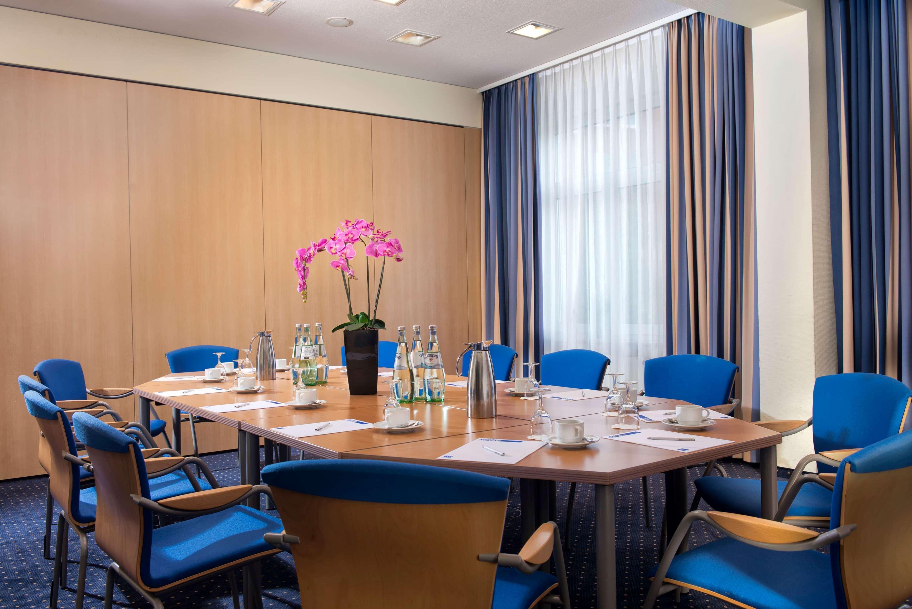 Отель Tryp By Wyndham Luebeck Aquamarin Экстерьер фото