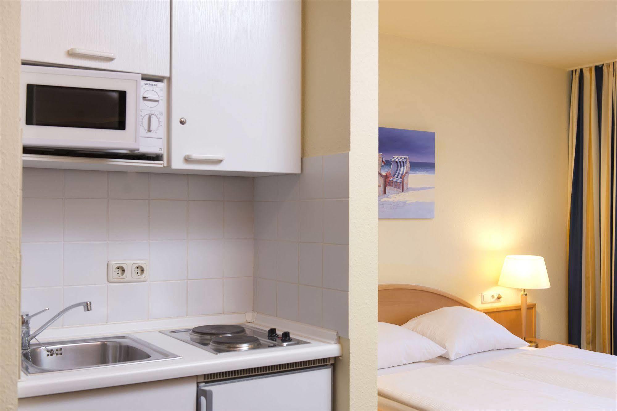 Отель Tryp By Wyndham Luebeck Aquamarin Экстерьер фото
