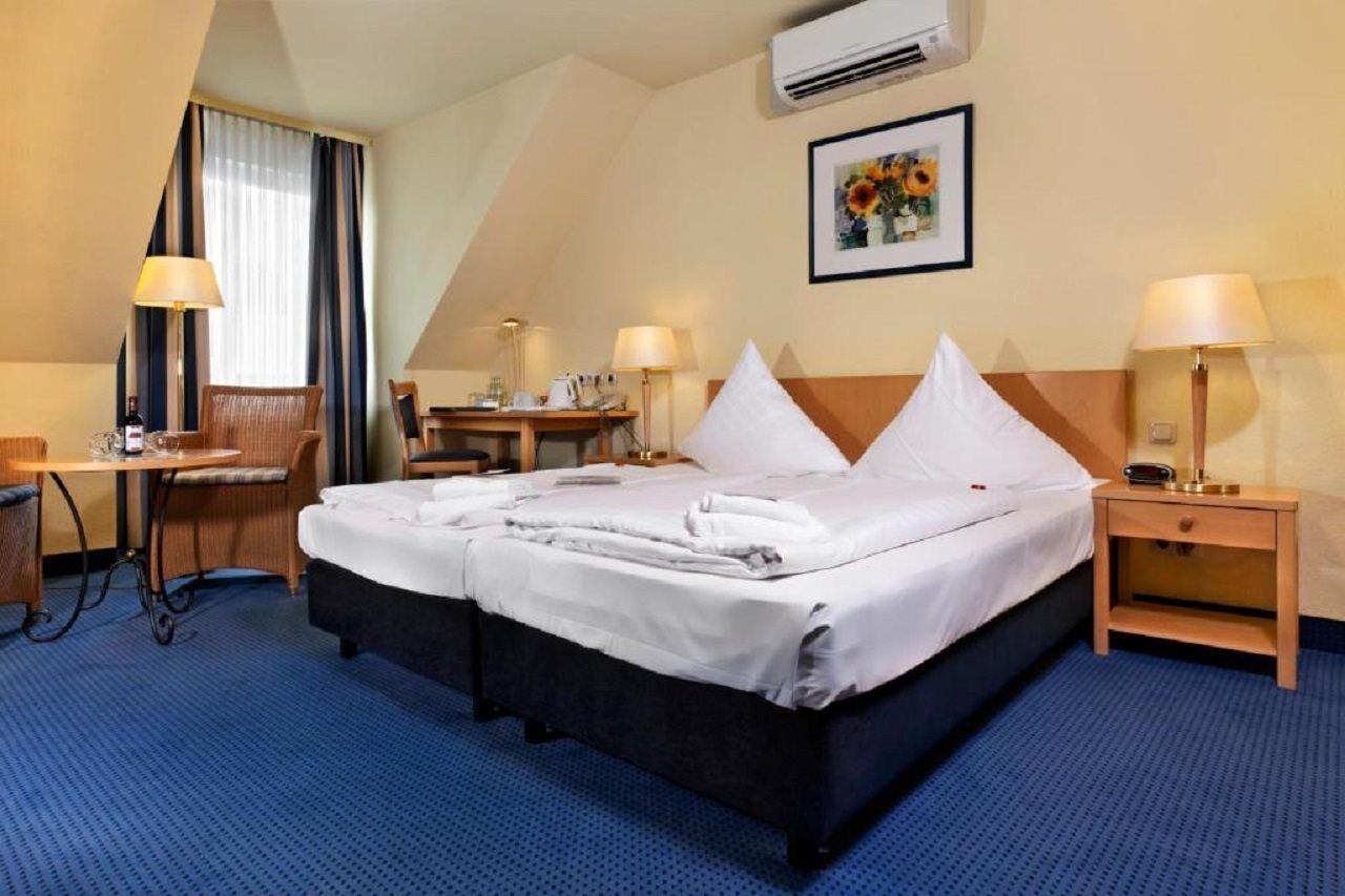 Отель Tryp By Wyndham Luebeck Aquamarin Экстерьер фото